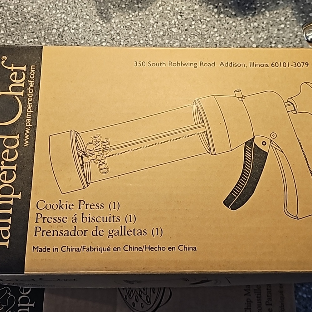 Pampered Chef Cookie Press Set with 16 Decorator Discs #1525